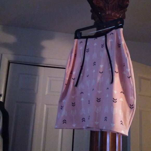 Pink poodle skirt w pockets and bag attachedl - Picture 1 of 8